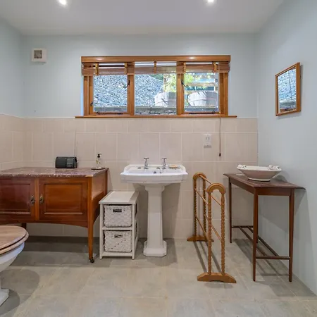 Leighton Banks Beetham